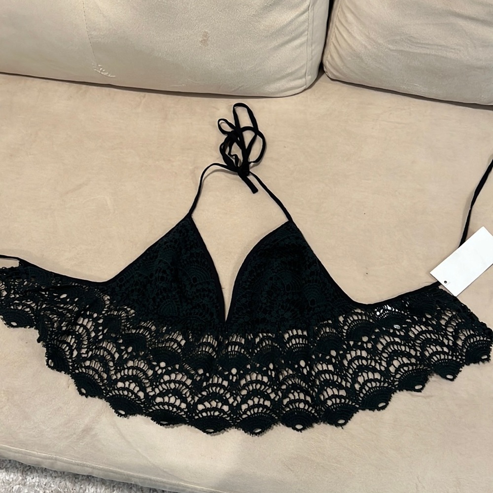 Tobi lace halter top in black